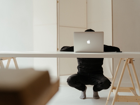 2025年香港開戶指南：避坑一次成功！