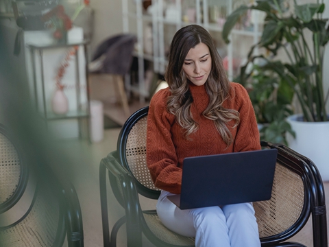 美國簽證續(xù)簽必備材料：稅單與資產證明缺一不可