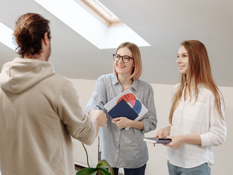 2025美國(guó)個(gè)人銀行開戶指南：BOA、華美、國(guó)泰、匯豐深度解析