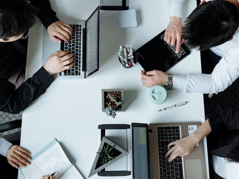 如何選擇靠譜的美國公司注冊代理？2025年三大標(biāo)準(zhǔn)