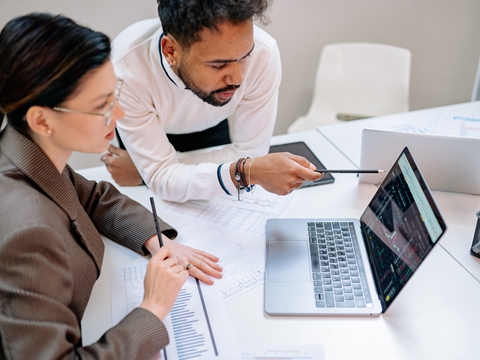 香港公司數(shù)量與資金的隱藏聯(lián)系：你可能不了解的商業(yè)奧秘