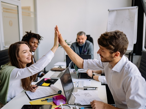 香港公司實(shí)質(zhì)經(jīng)營能否規(guī)避CRS？中國投資者合規(guī)策略與機(jī)遇解析